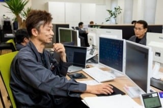 産業用ロボットプログラム作成・調整